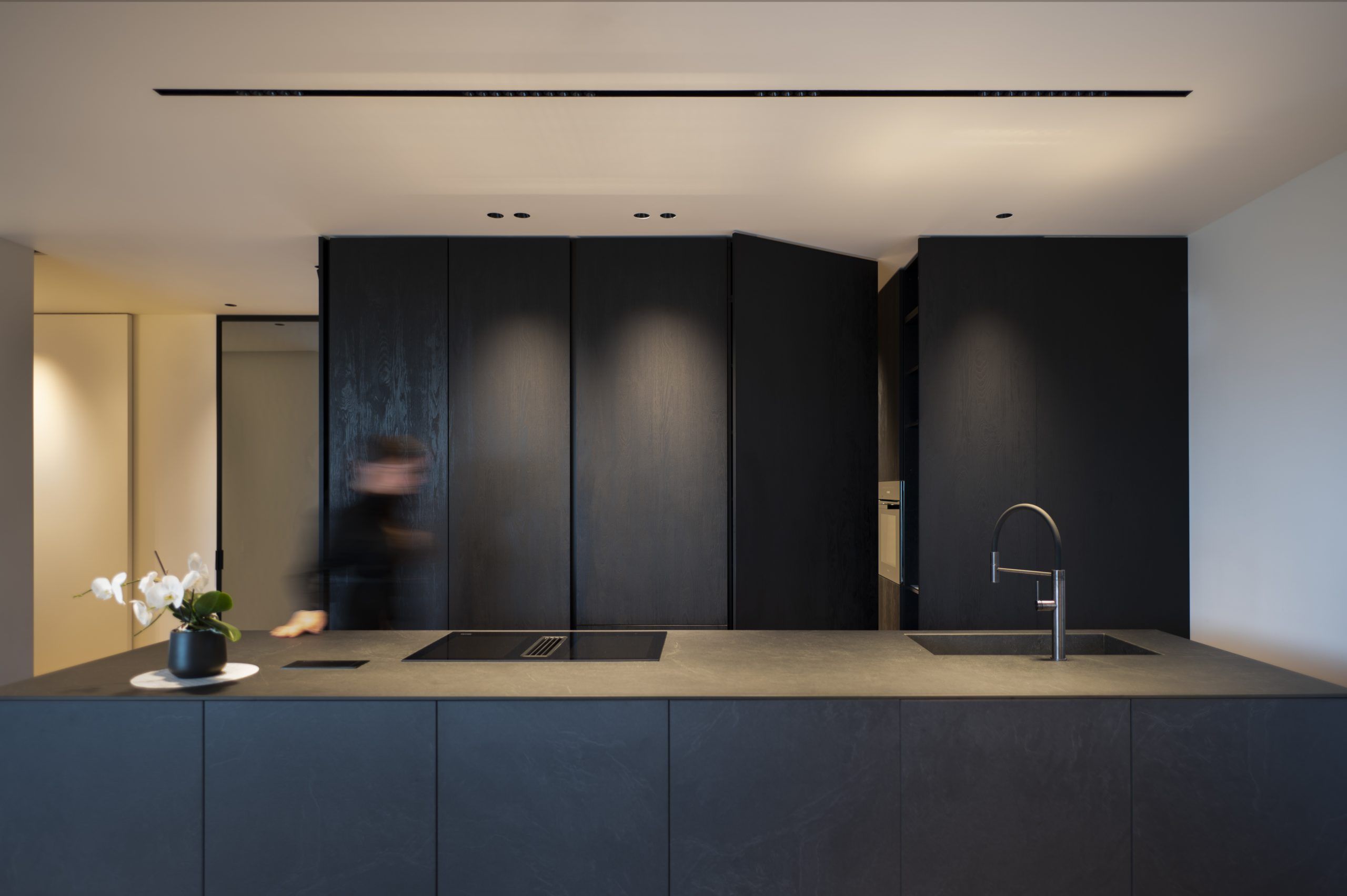 Cucina moderna con arredi di color nero