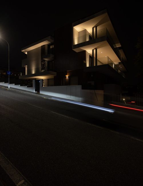 Illuminazione facciata condominiale con prodotti Simes