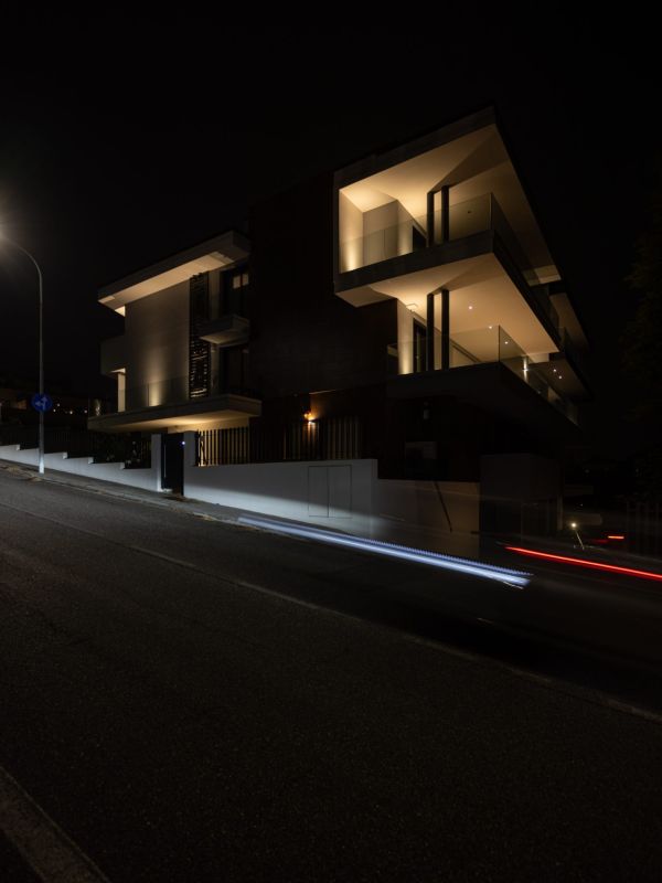 Illuminazione facciata condominiale con prodotti Simes