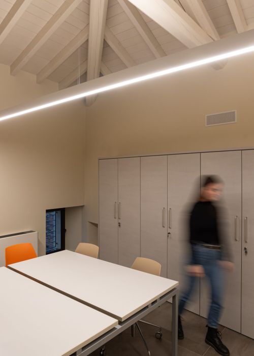 illuminazione d'emergenza con strisce led per uscite cinema