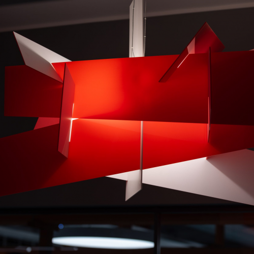 Foto di una lampada a sospensione moderna in stile origami 