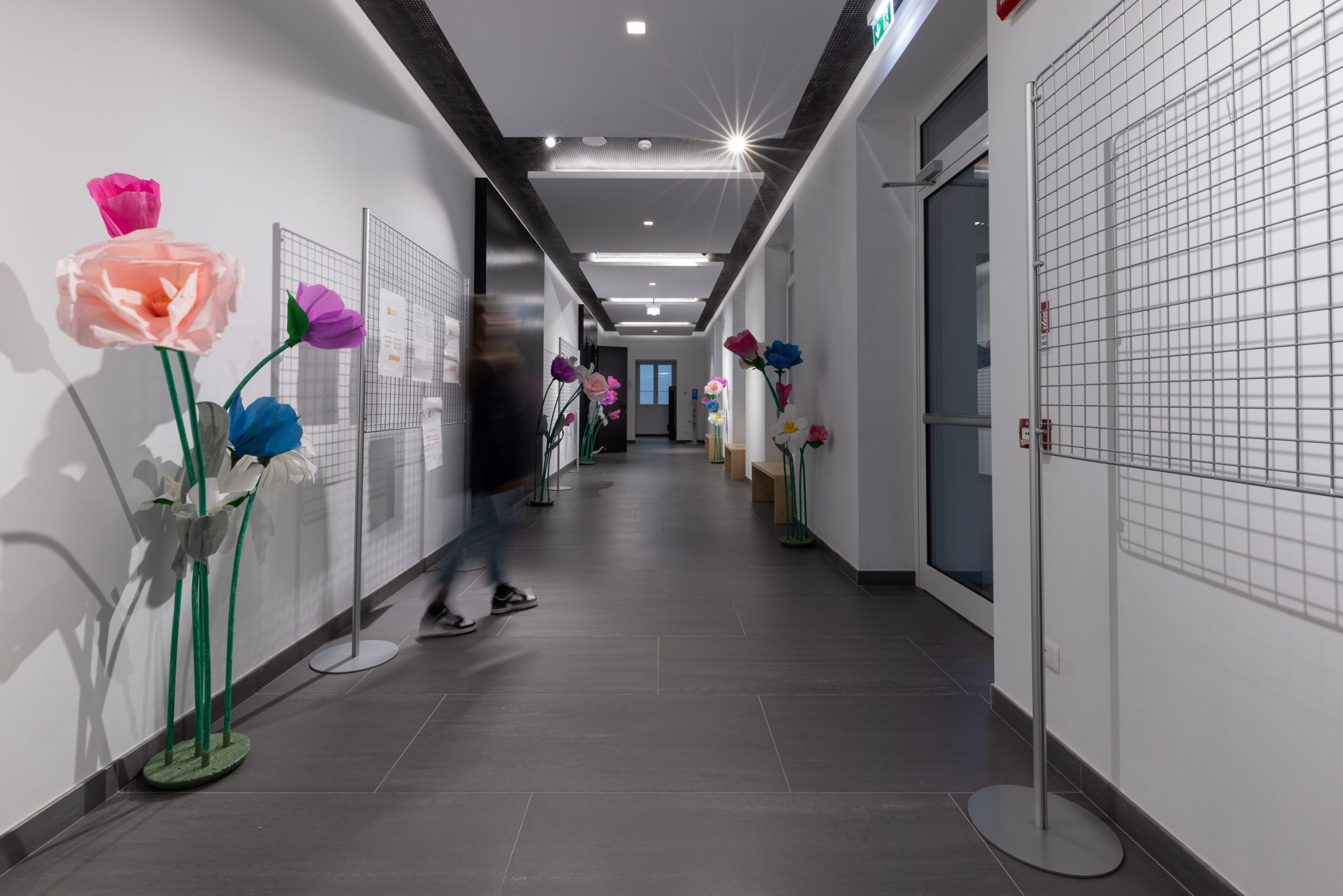 illuminazione uffici e luoghi di lavoro con led integrati in pannelli fonoassorbenti