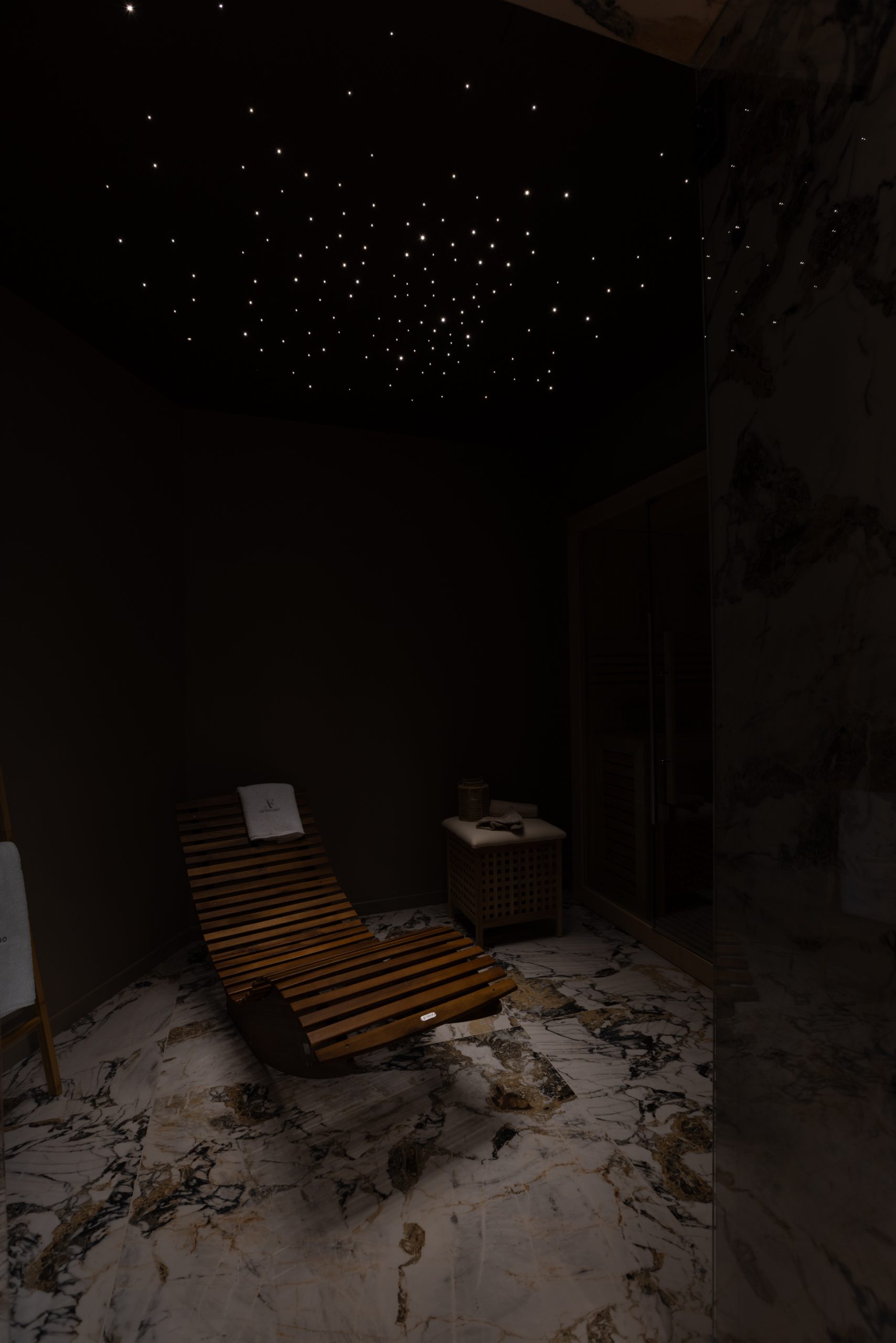 Illuminazione sauna di una suite