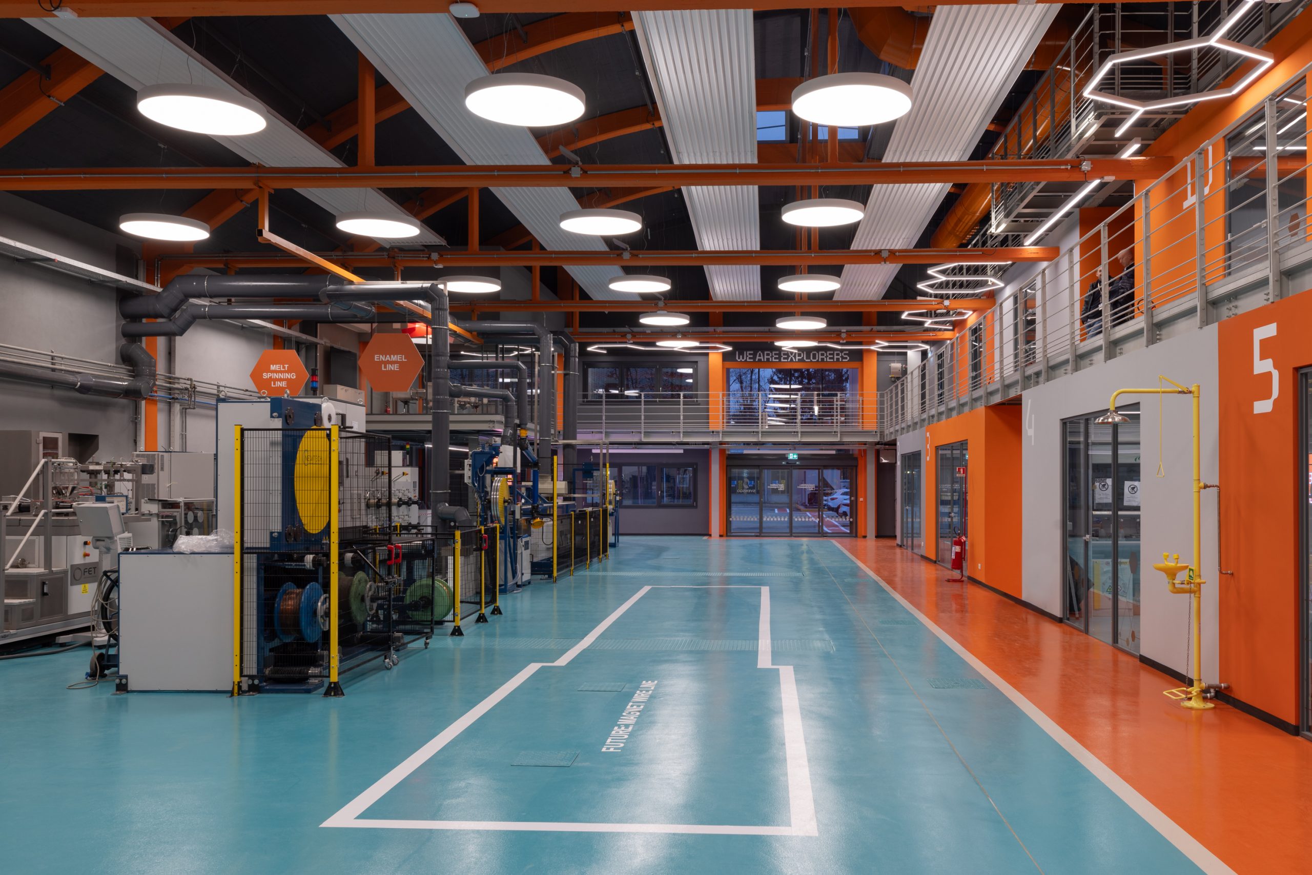 Lampade a sospensione per l'illuminazione dei laboratori e degli uffici