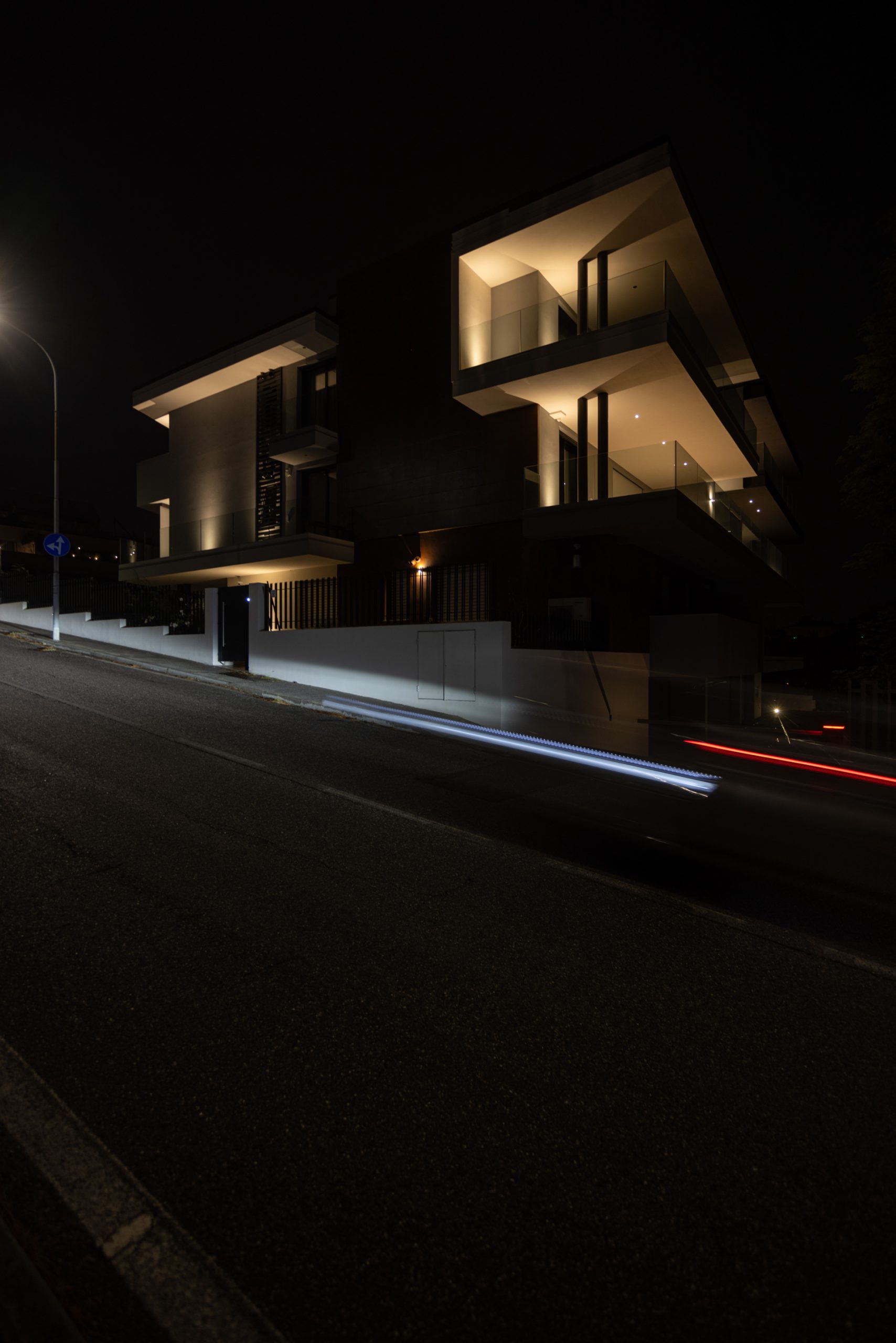 Illuminazione facciata condominiale con prodotti Simes