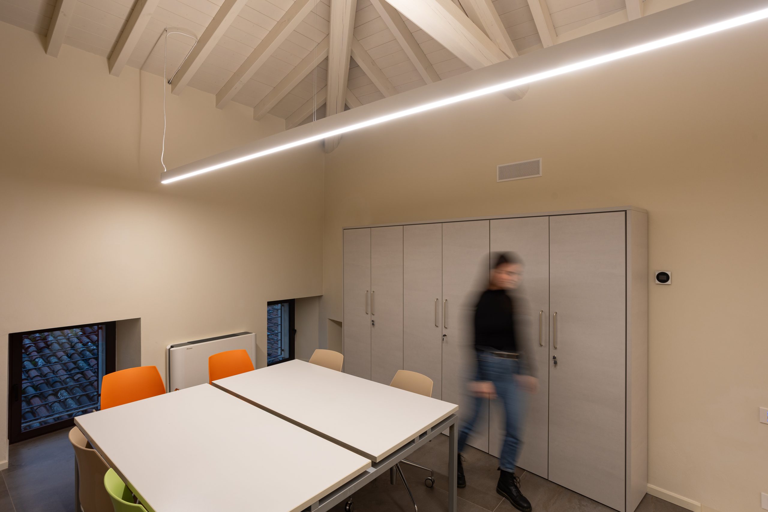 illuminazione d'emergenza con strisce led per uscite cinema