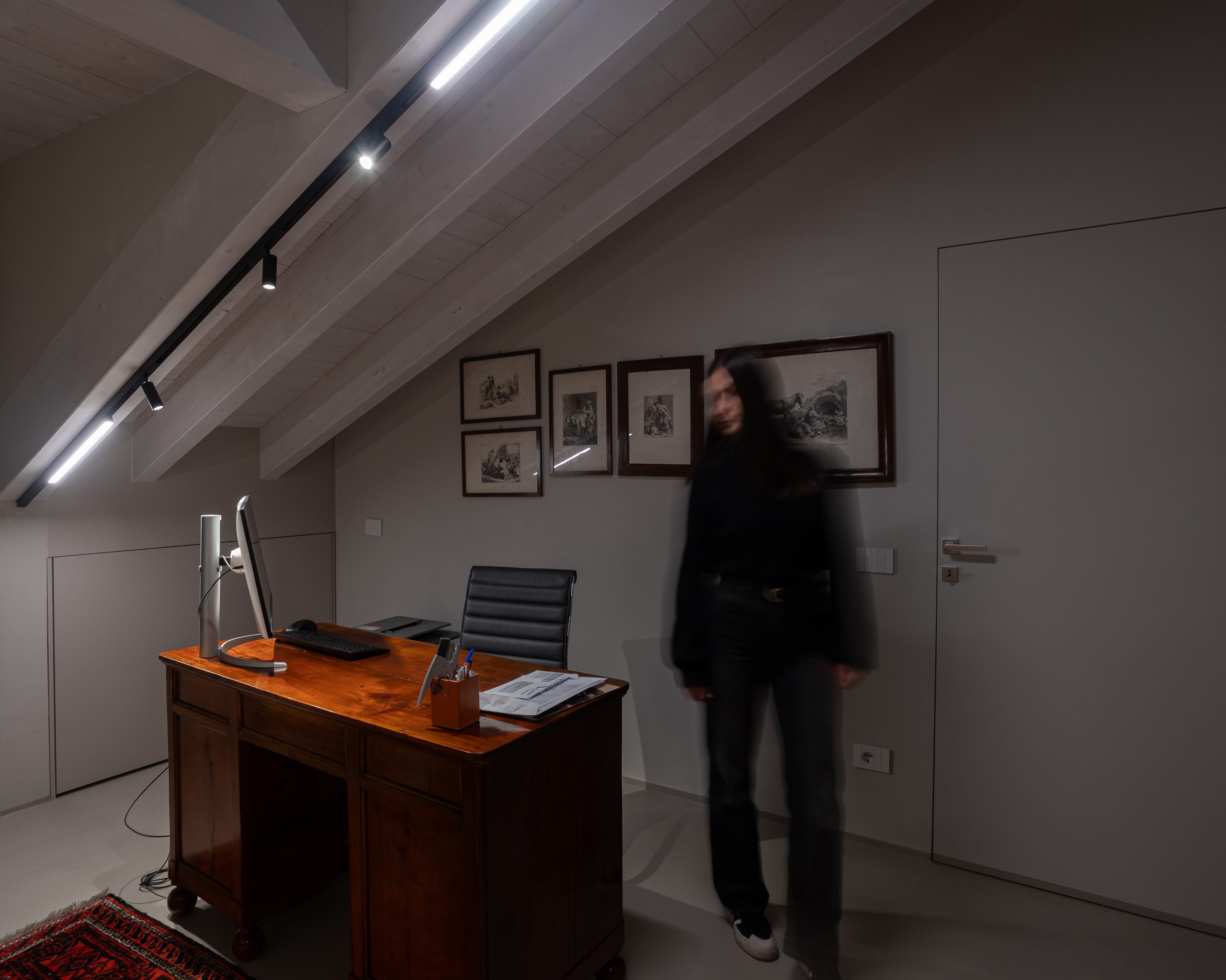 Illuminazione a binario per camera mansardata