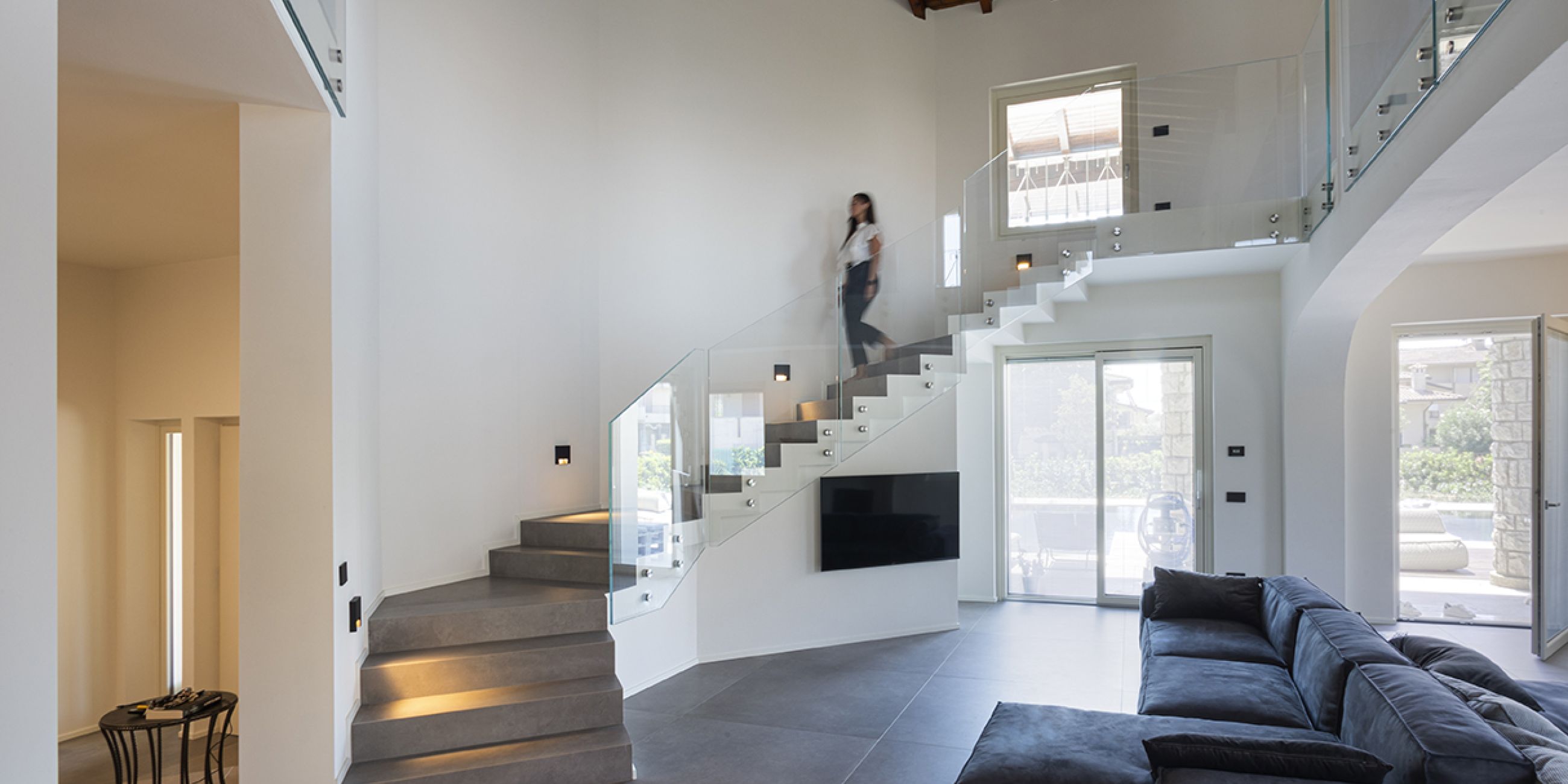 Illuminazione salone di ingresso villa privata a Cazzago S. Martino