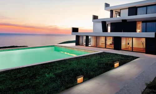 Render di un giardino con piscina illuminato