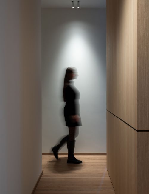 Luce puntuale segnapassi corridoio