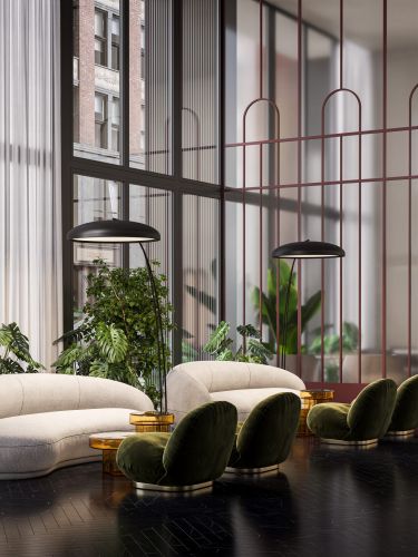 Lampada da terra che illumina dei divanetti e delle sedie in un hotel