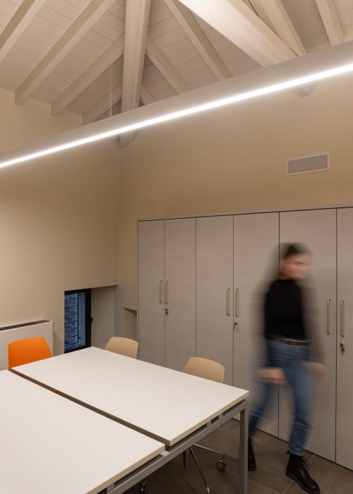 illuminazione d'emergenza con strisce led per uscite cinema