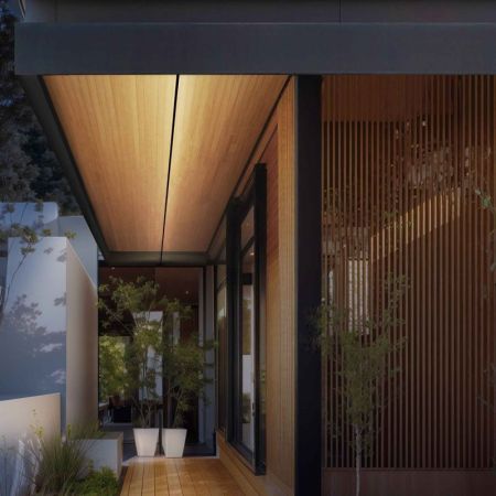 Illuminazione da soffitto che da luce a piante ed ad una stanza elegante con pareti in legno